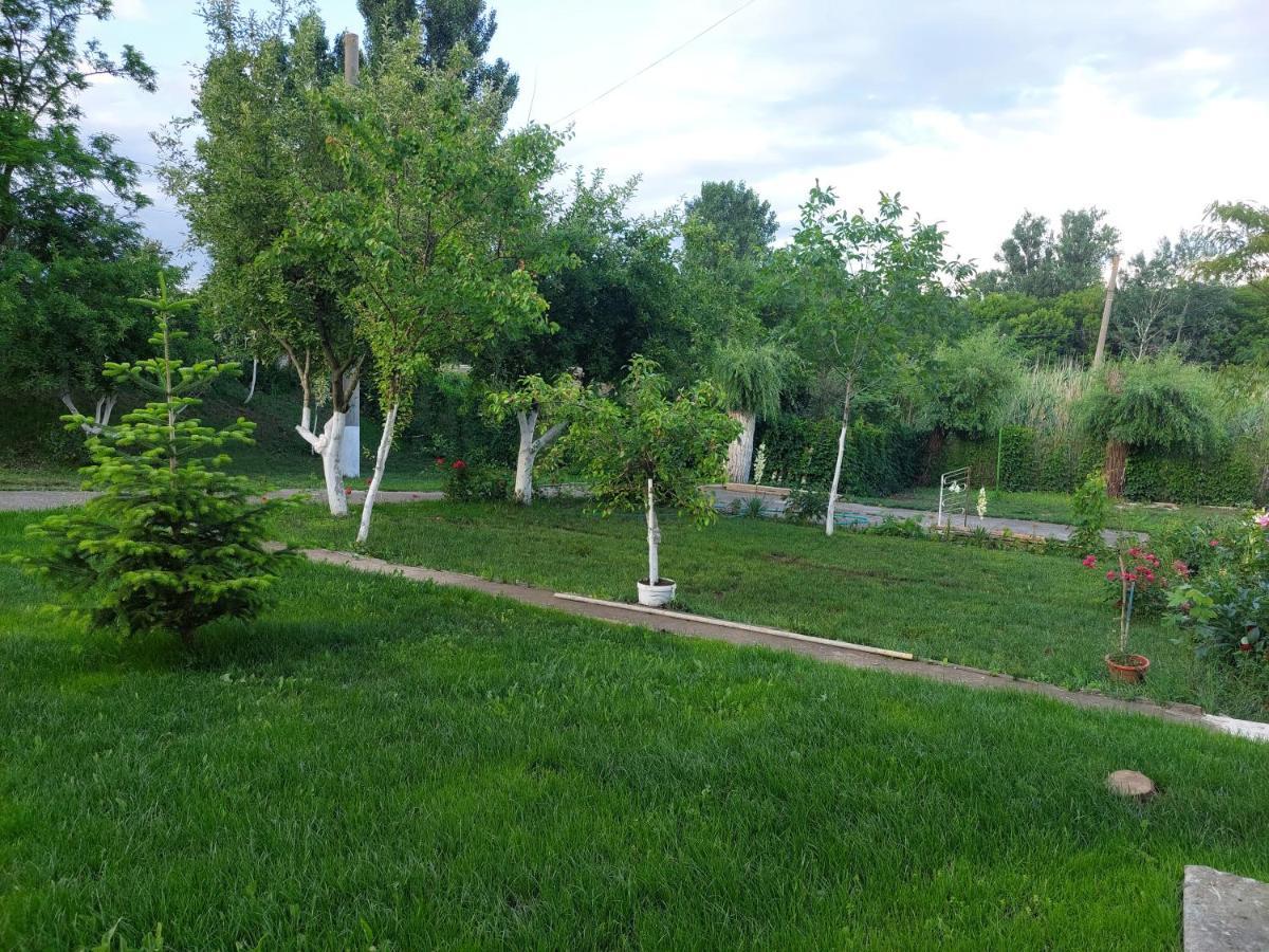 Vila De Pe Lac Amara Exterior photo