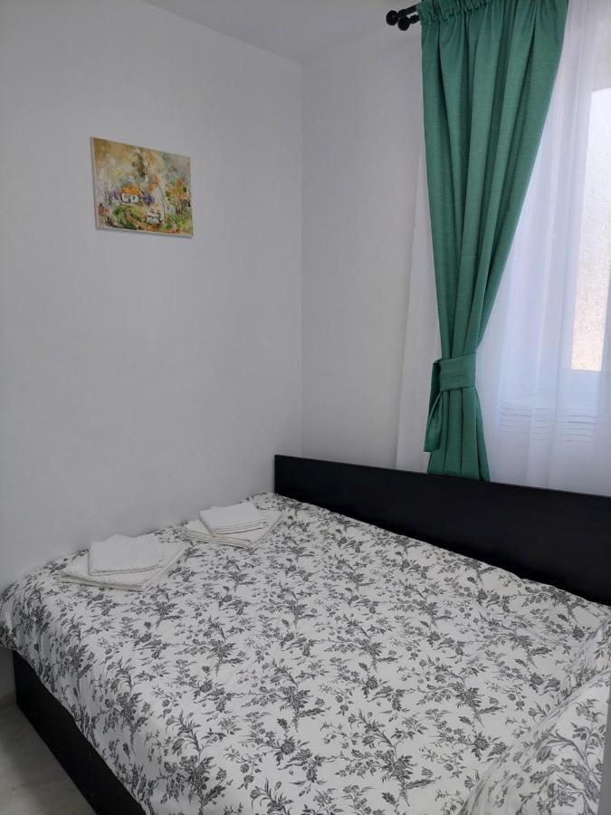 Vila De Pe Lac Amara Exterior photo